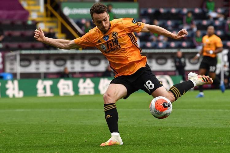 效力球队三个赛季，狼队推出今年若塔的场刊